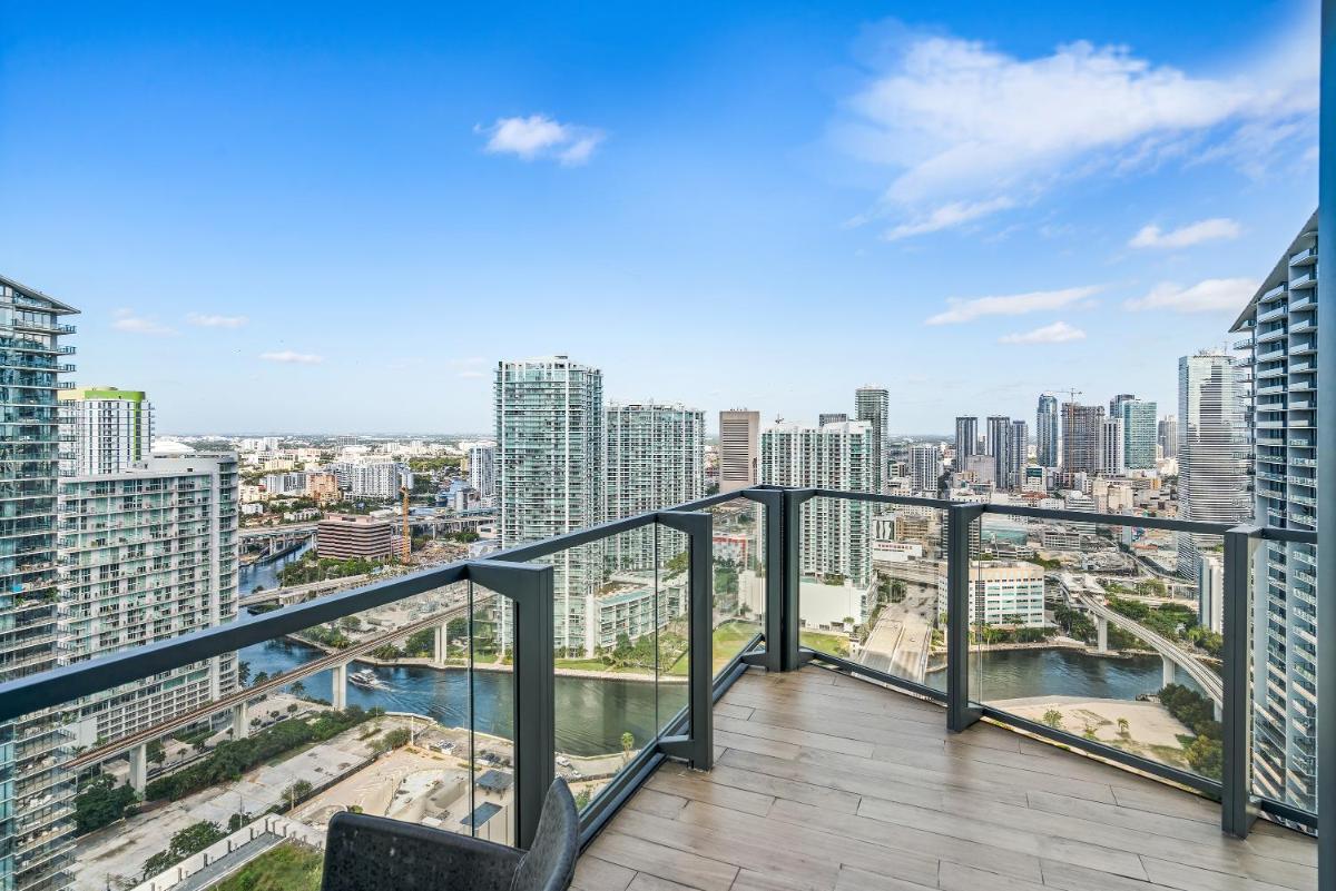 Отель EAST Miami