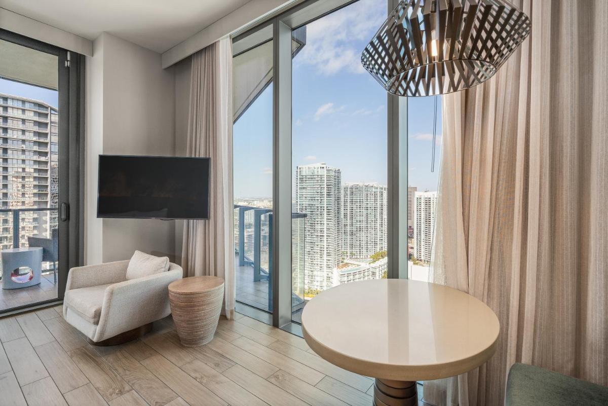 Отель EAST Miami