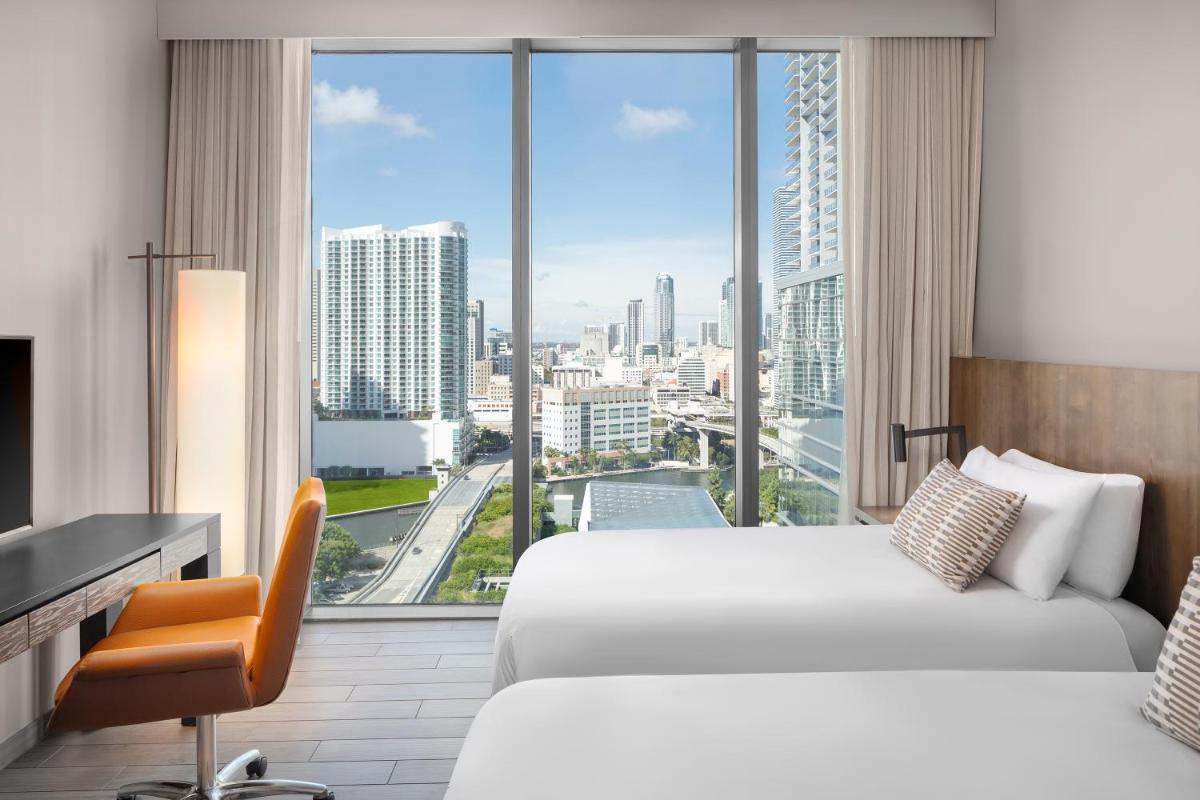 Отель EAST Miami