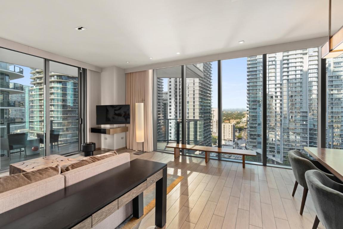 Отель EAST Miami Residences