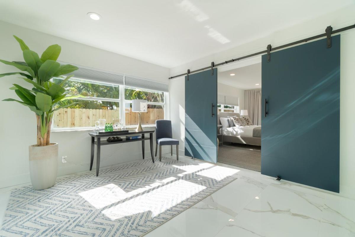 Апартаменты Elegant 5BR West Palm Beach Home Near Beach