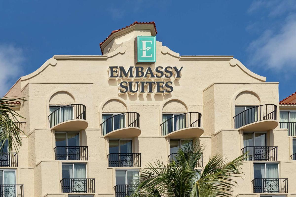 Отель Embassy Suites by Hilton Miami International Airport
