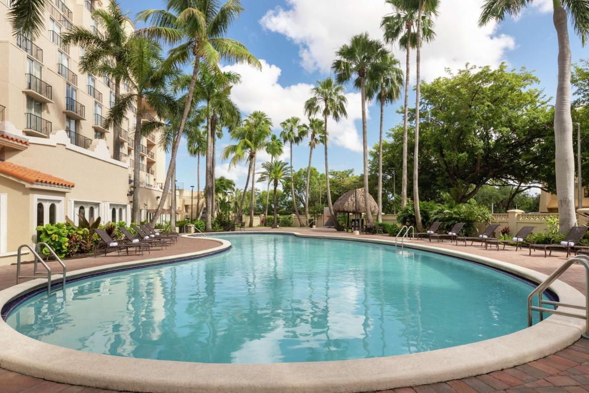 Отель Embassy Suites by Hilton Miami International Airport