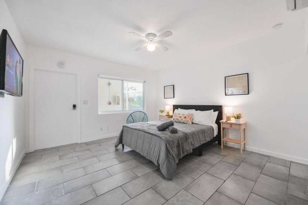 Апартаменты Fabulous Studio 15 min from The Beach