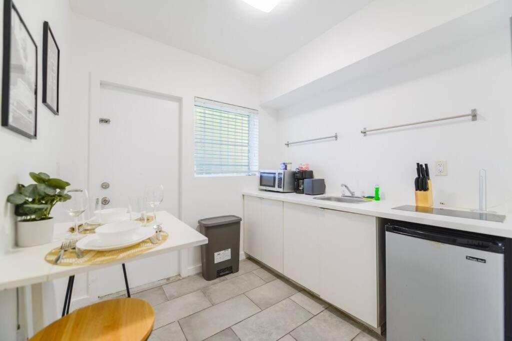 Апартаменты Fabulous Studio 15 min from The Beach