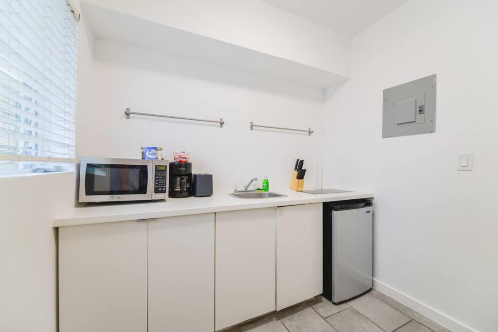 Апартаменты Fabulous Studio 15 min from The Beach