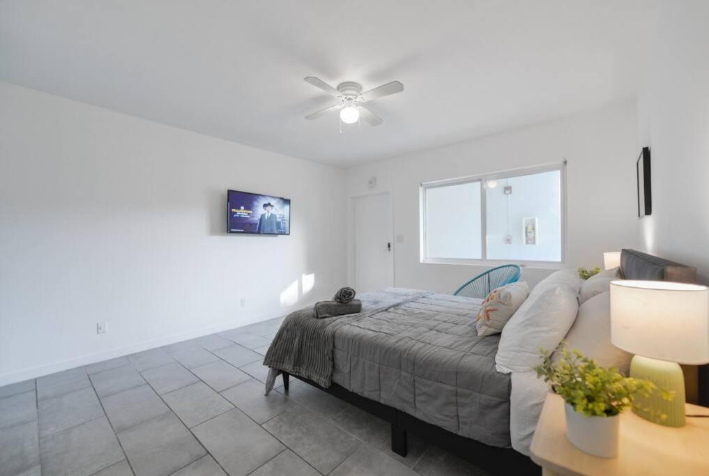 Апартаменты Fabulous Studio 15 min from The Beach