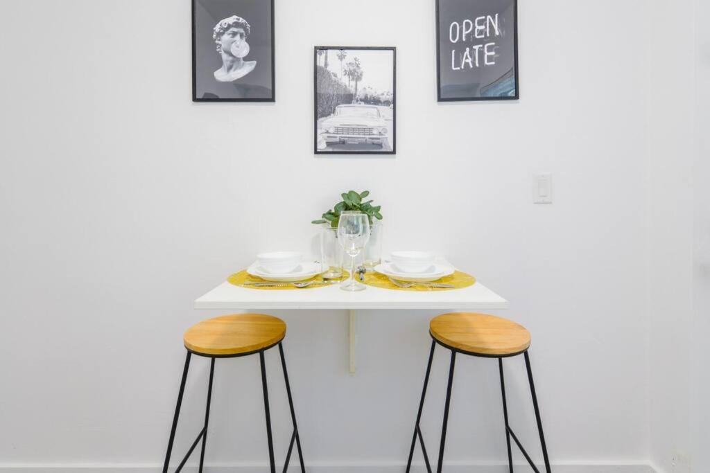 Апартаменты Fabulous Studio 15 min from The Beach