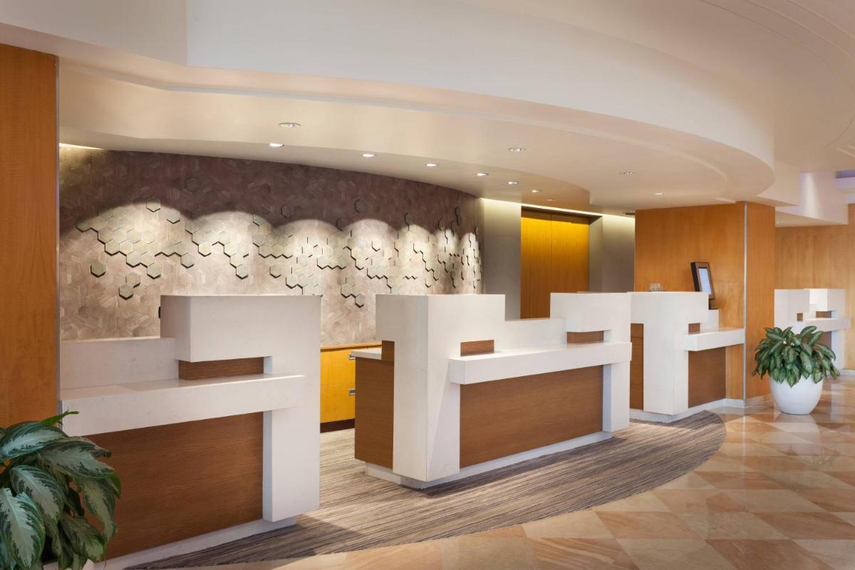 Отель Fort Lauderdale Marriott Harbor Beach Resort & Spa