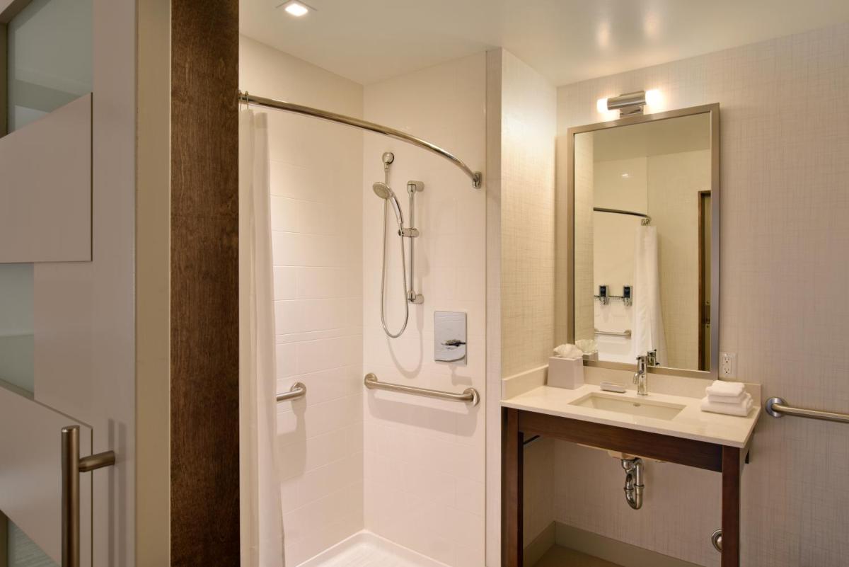 Отель Four Points by Sheraton Coral Gables