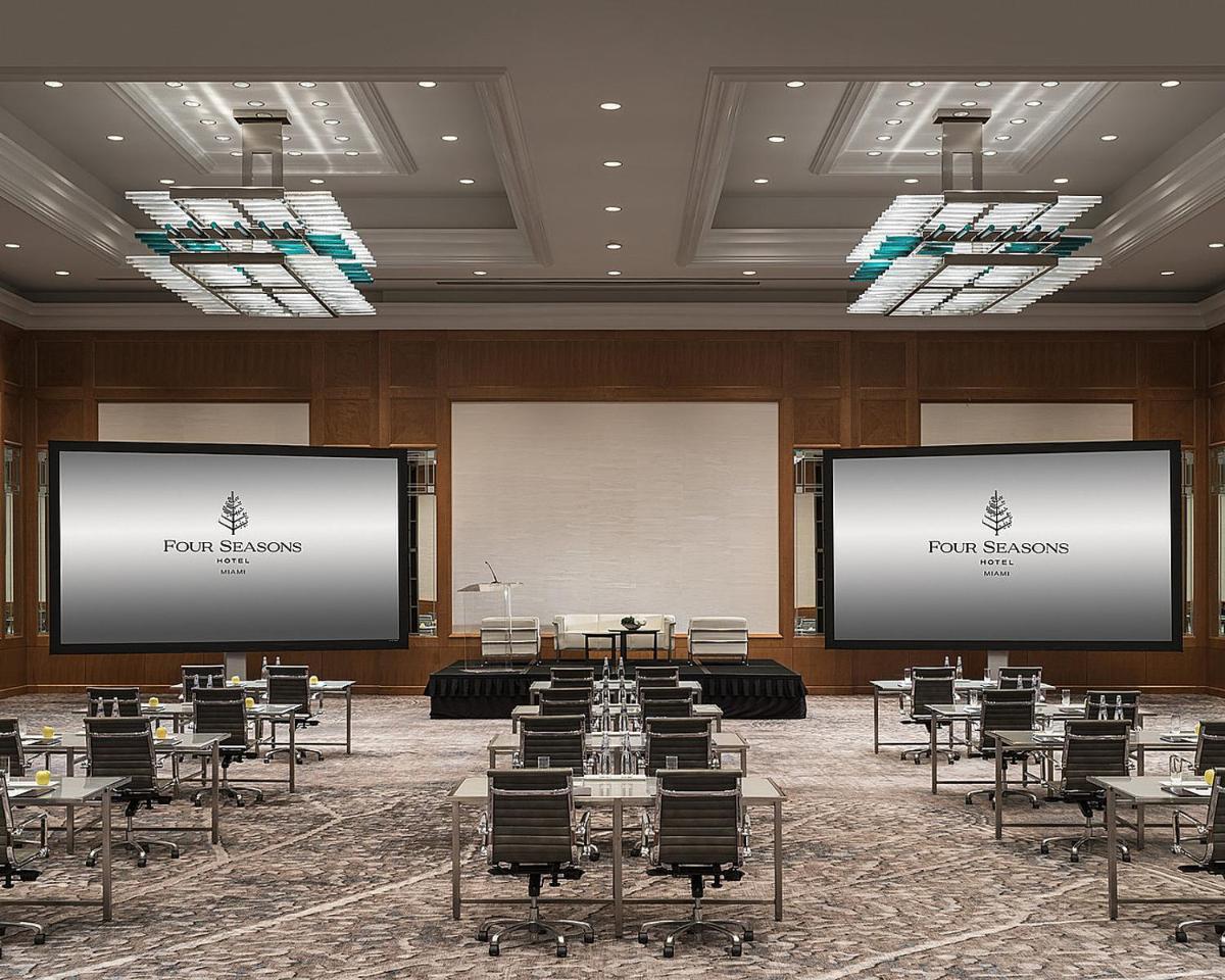 Отель Four Seasons Hotel Miami