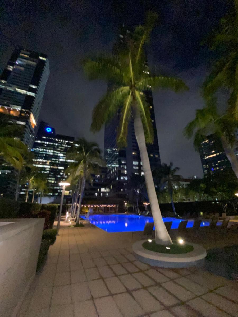 Отель Four Seasons Hotel Miami — Luxury Private Residences