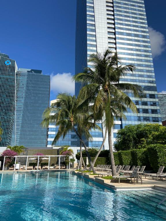 Отель Four Seasons Hotel Miami — Luxury Private Residences