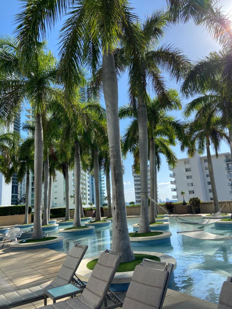 Отель Four Seasons Hotel Miami — Luxury Private Residences