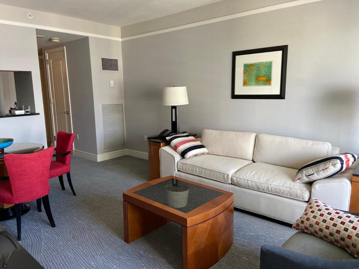 Отель Four Seasons Hotel Miami — Luxury Private Residences