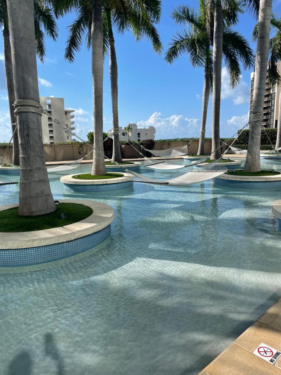 Отель Four Seasons Hotel Miami — Luxury Private Residences