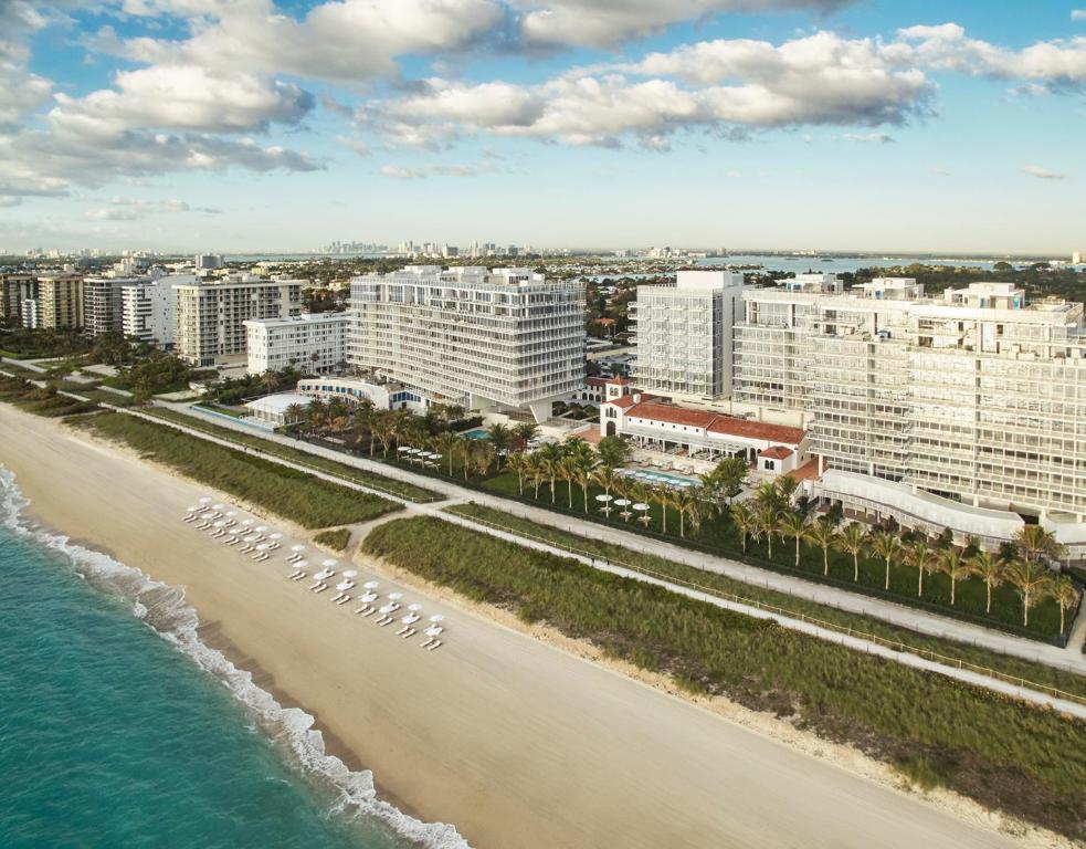 Отель Four Seasons Hotel at The Surf Club