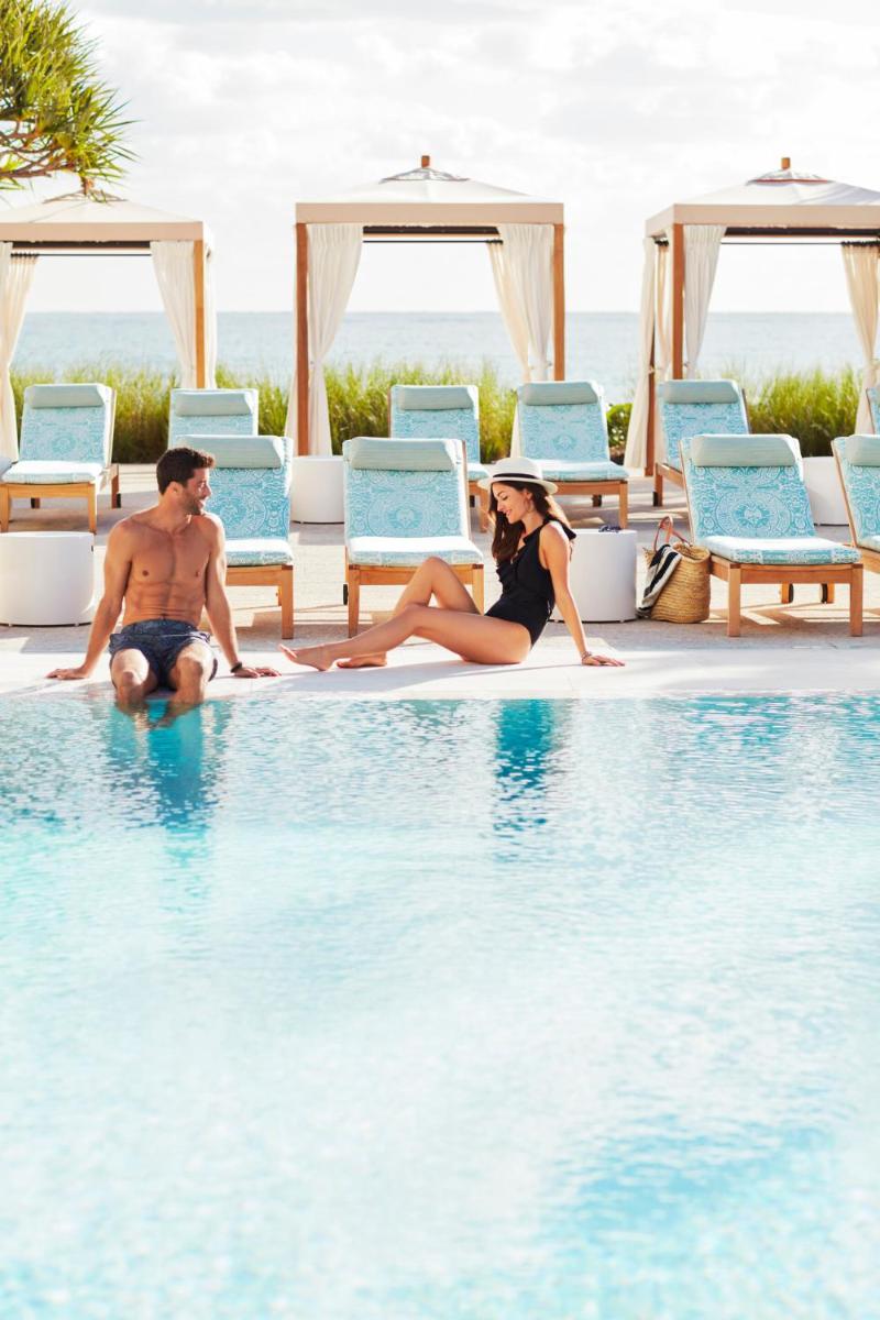 Отель Four Seasons Resort Palm Beach