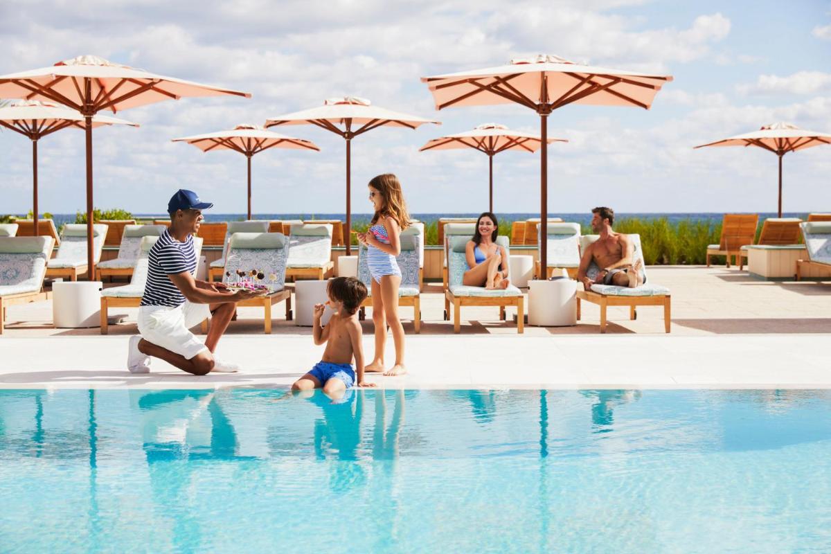 Отель Four Seasons Resort Palm Beach