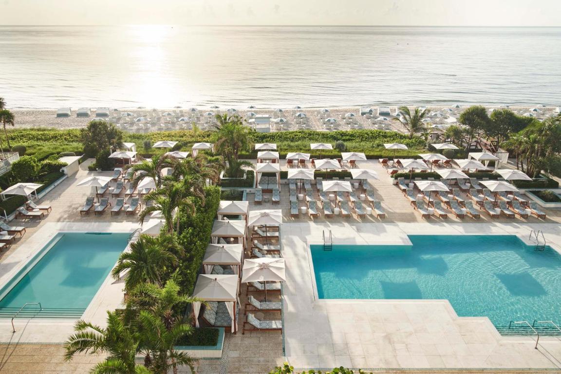 Отель Four Seasons Resort Palm Beach