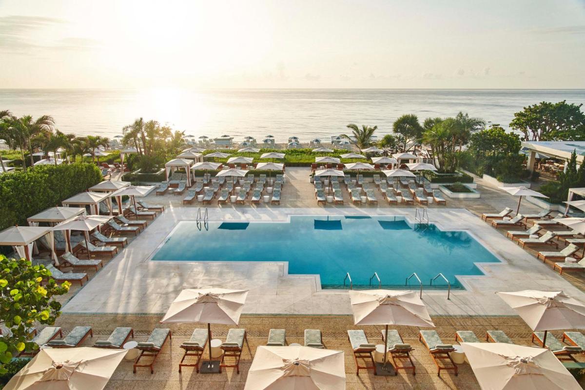 Отель Four Seasons Resort Palm Beach