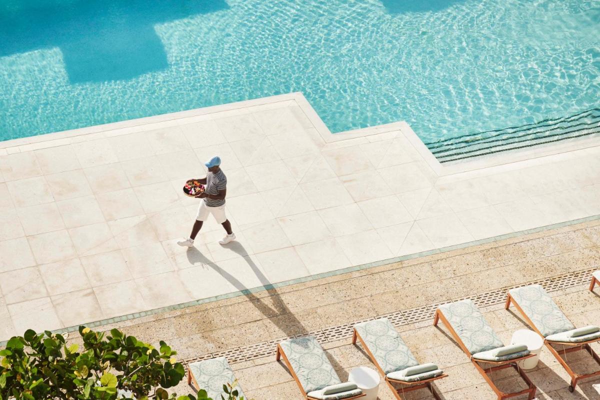 Отель Four Seasons Resort Palm Beach