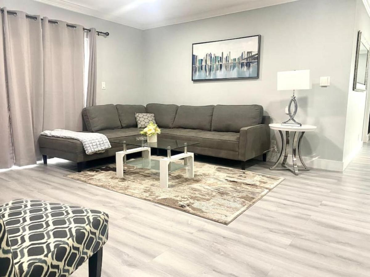 Апартаменты Fun Pool Home with ping pong near Beaches and Airport