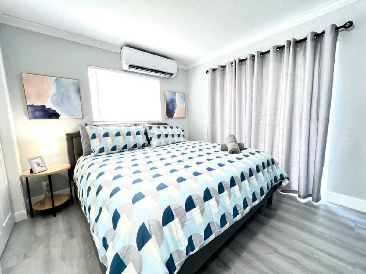 Апартаменты Fun Pool Home with ping pong near Beaches and Airport