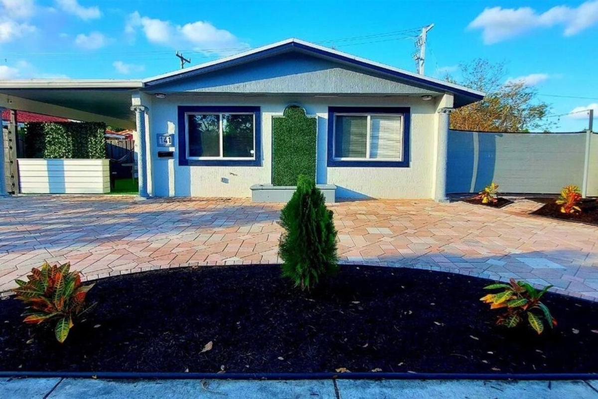 Апартаменты Fun Pool Home with ping pong near Beaches and Airport