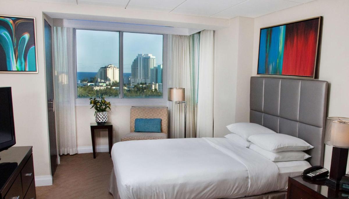 Отель GALLERYone — a DoubleTree Suites by Hilton Hotel
