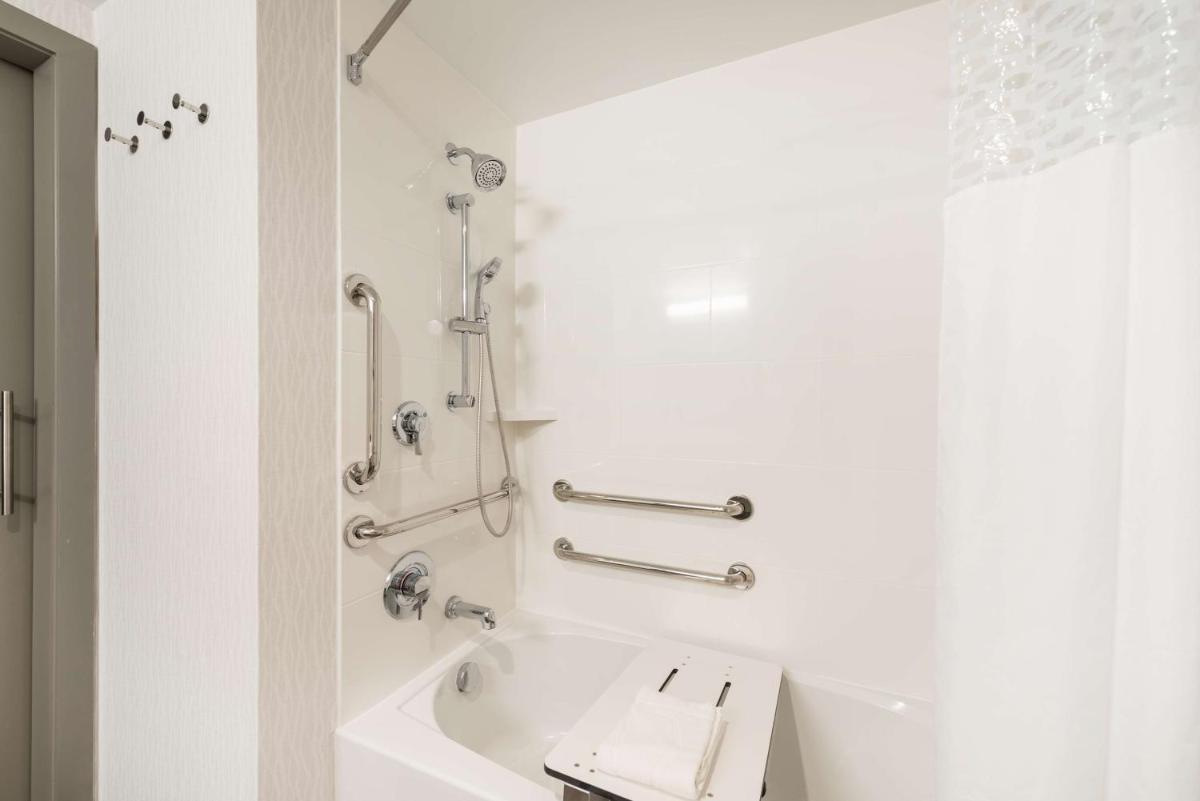 Отель Hampton Inn & Suites Miami Wynwood Design District, FL