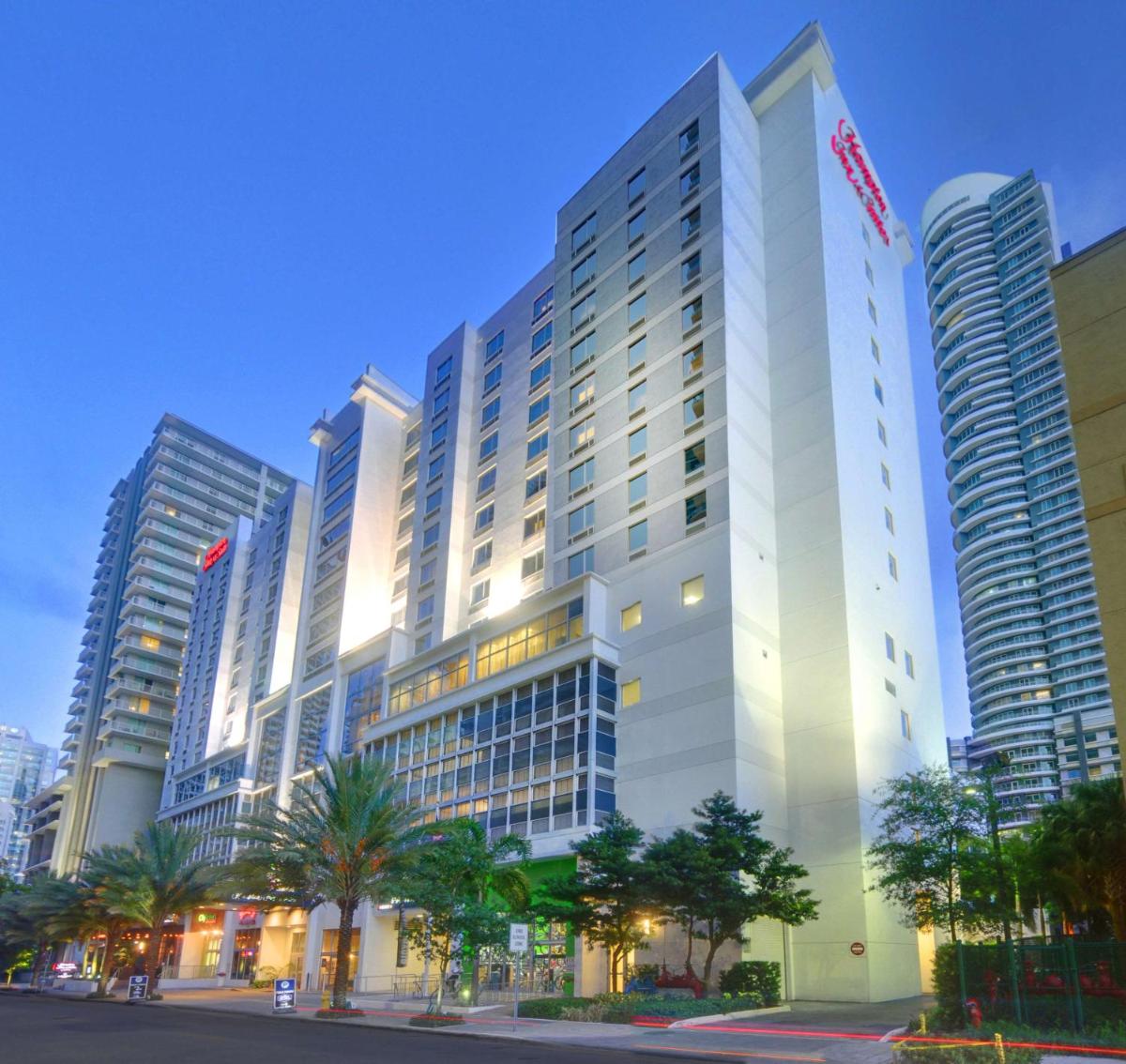 Отель Hampton Inn & Suites by Hilton Miami Downtown/Brickell