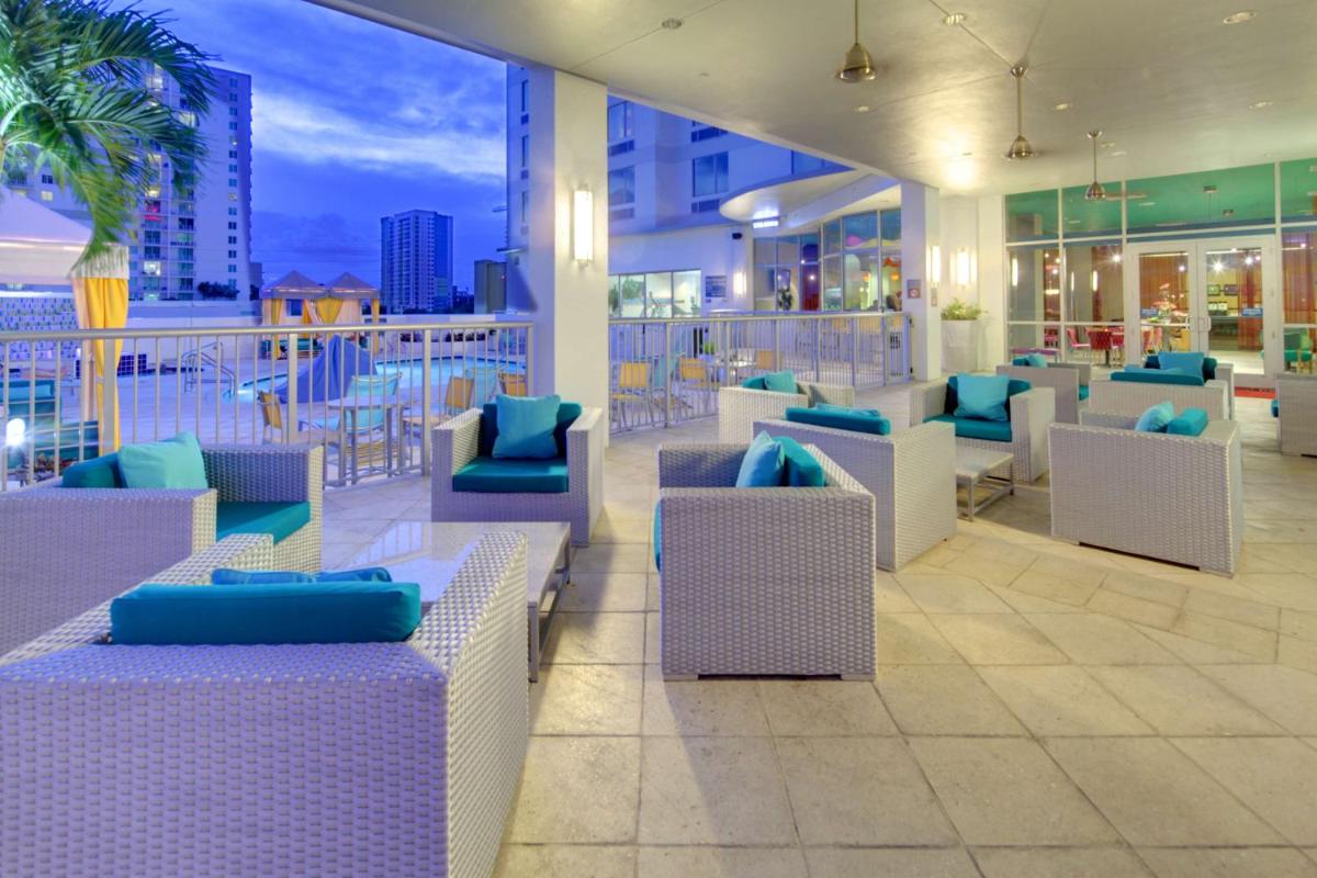 Отель Hampton Inn & Suites by Hilton Miami Downtown/Brickell