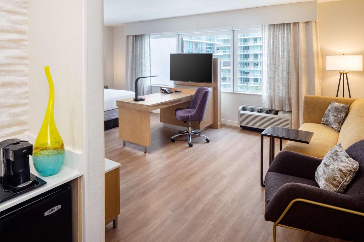 Отель Hampton Inn & Suites by Hilton Miami Downtown/Brickell