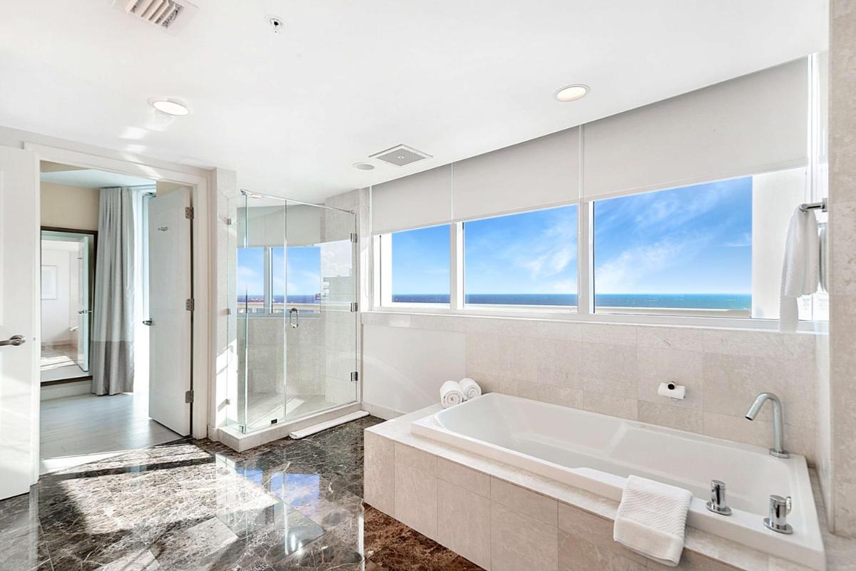 Отель Hilton Fort Lauderdale Beach Resort