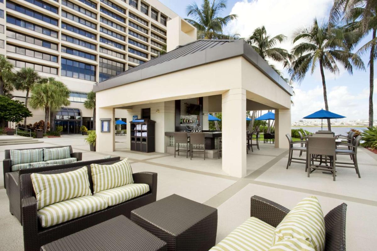 Отель Hilton Miami Airport Blue Lagoon