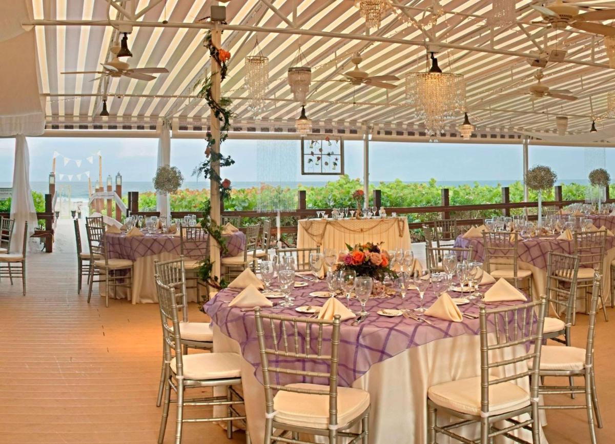 Отель Hilton Singer Island Oceanfront Palm Beaches Resort