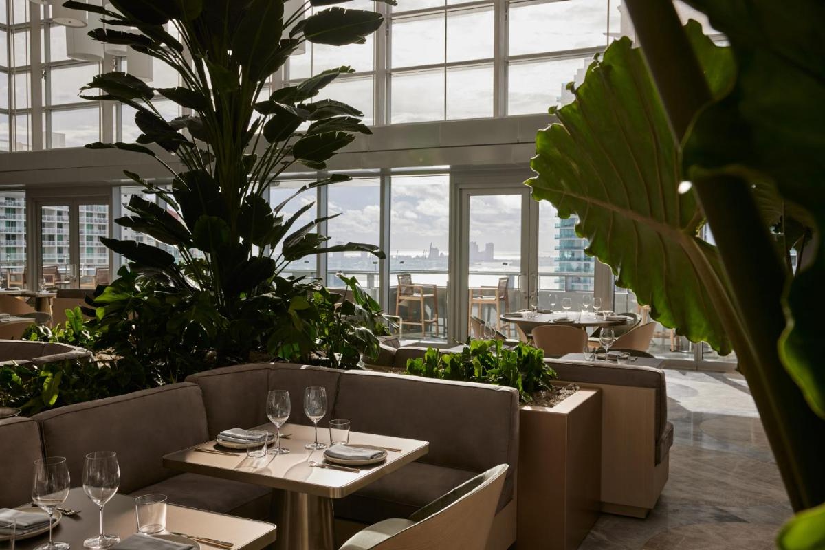 Отель Hotel AKA Brickell