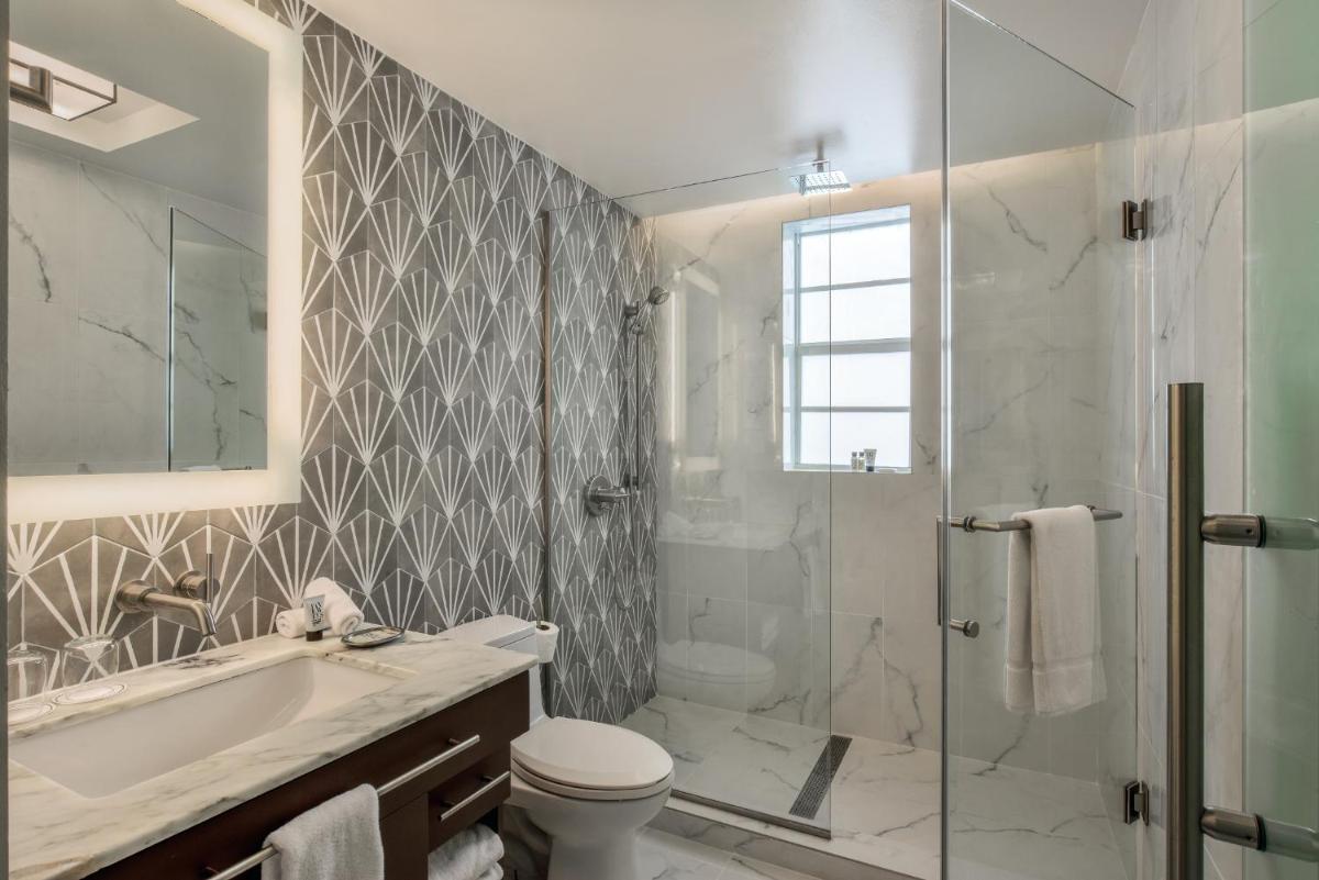 Отель Hotel Breakwater South Beach