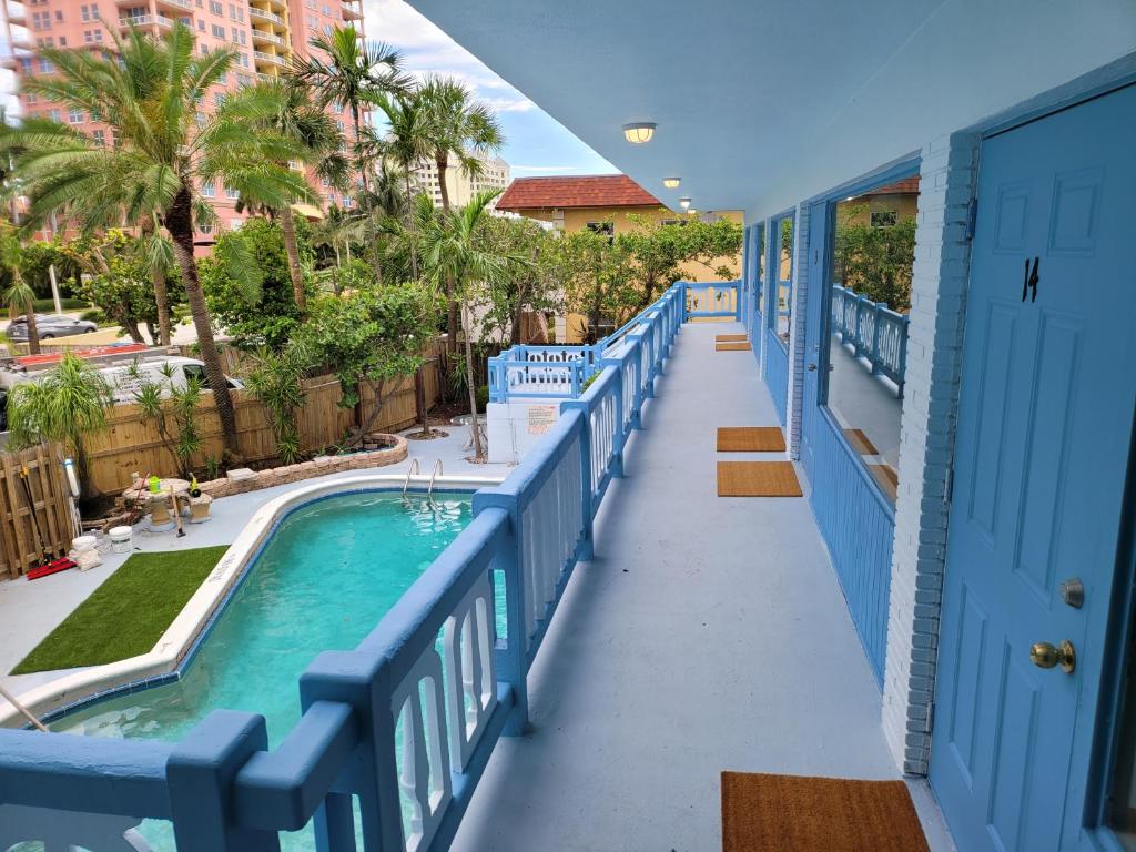 Отель Motel Lauderdale Inn