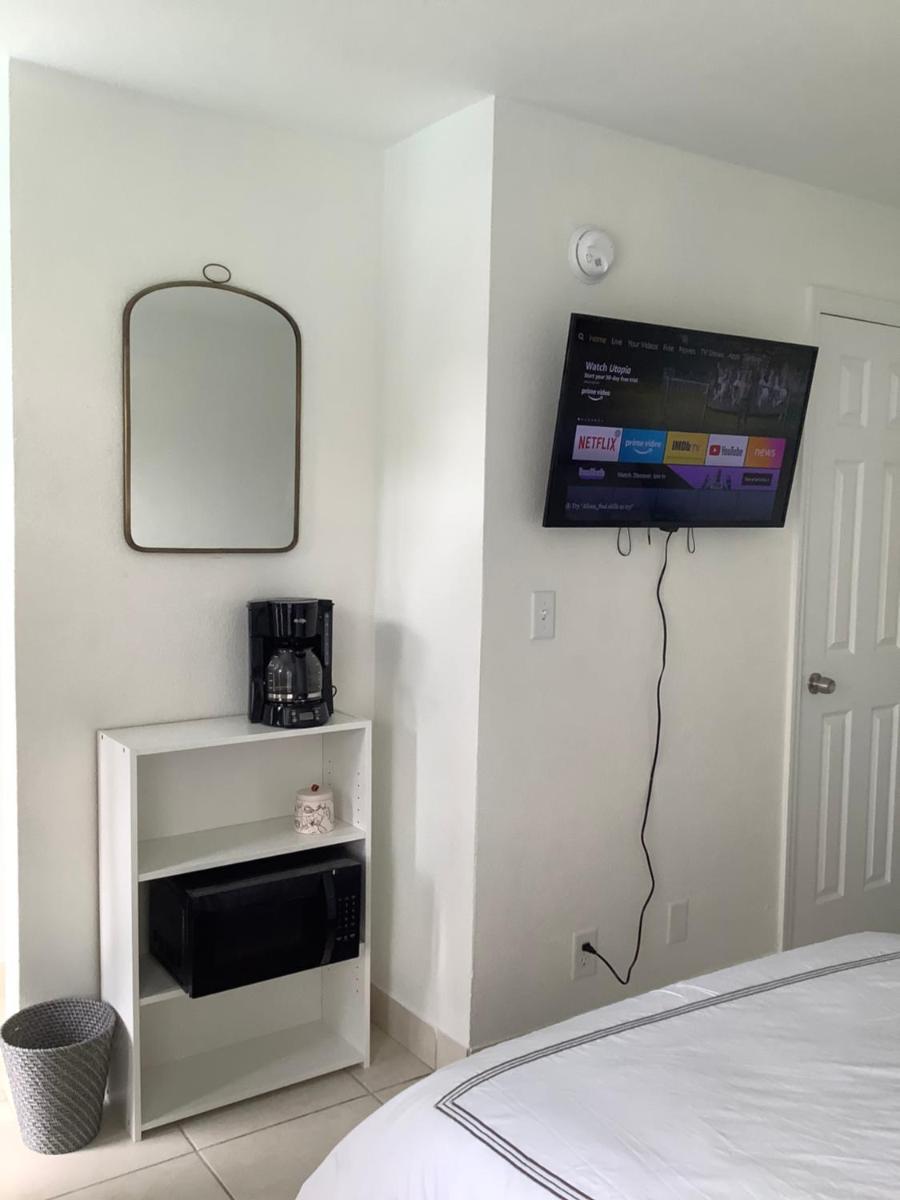 Отель Motel Lauderdale Inn