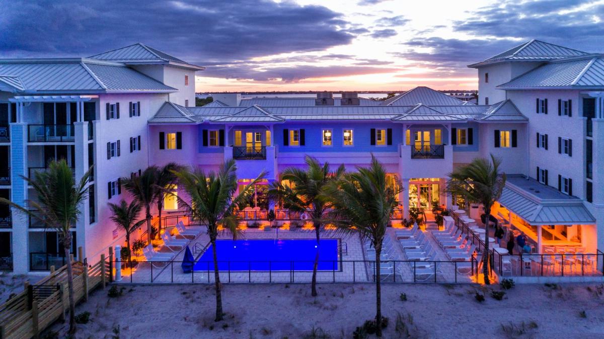 Отель Hutchinson Shores Resort & Spa
