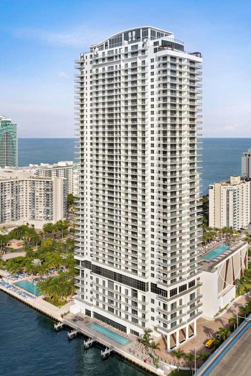 Отель Hyde Beach House