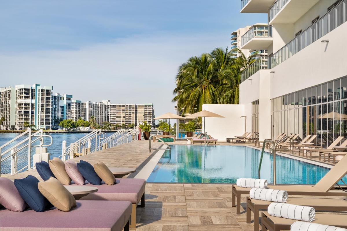 Отель Hyde Beach House