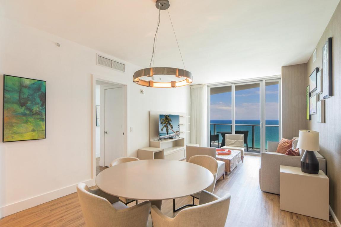 Апартаменты Hyde Beach Oceanview Suites