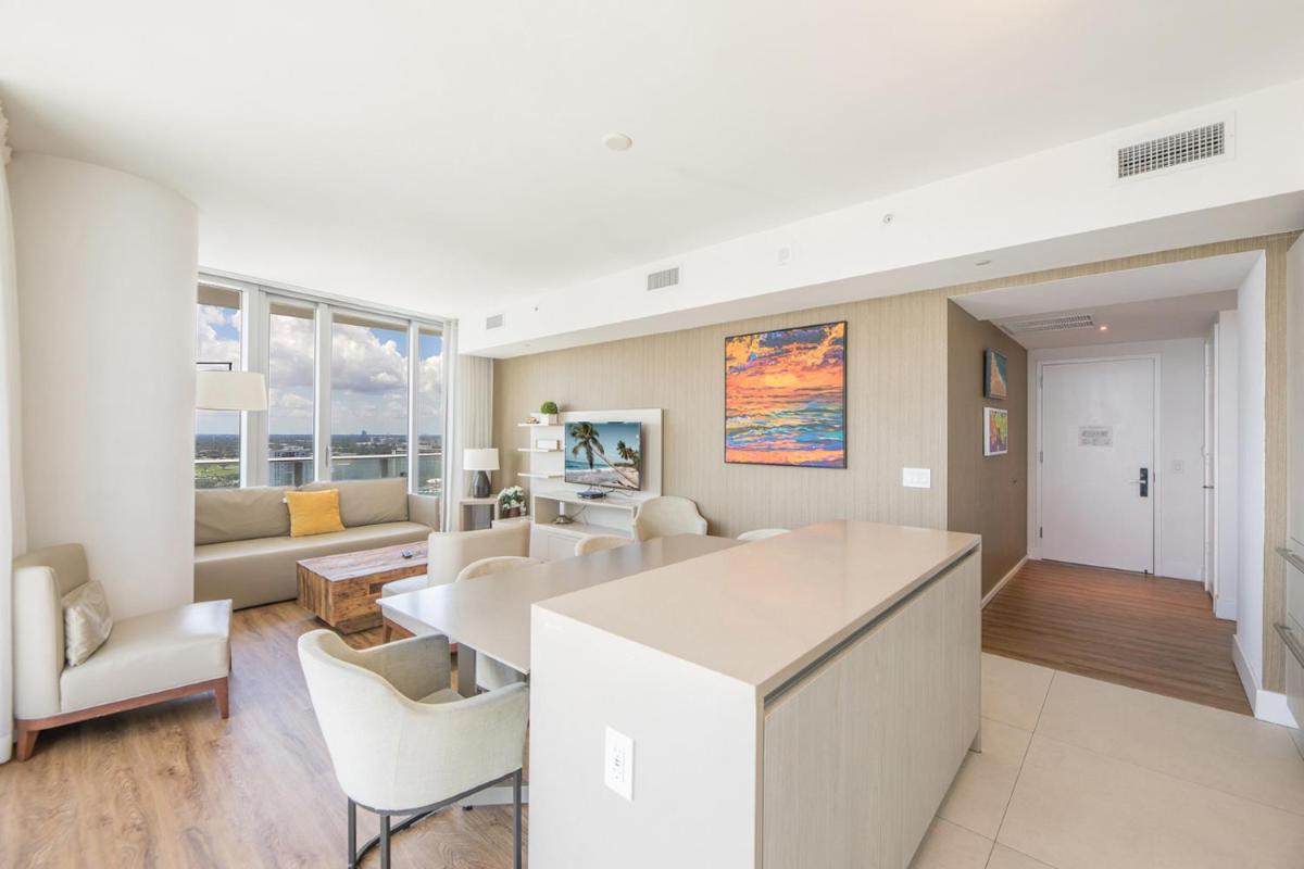 Апартаменты Hyde Beach Oceanview Suites