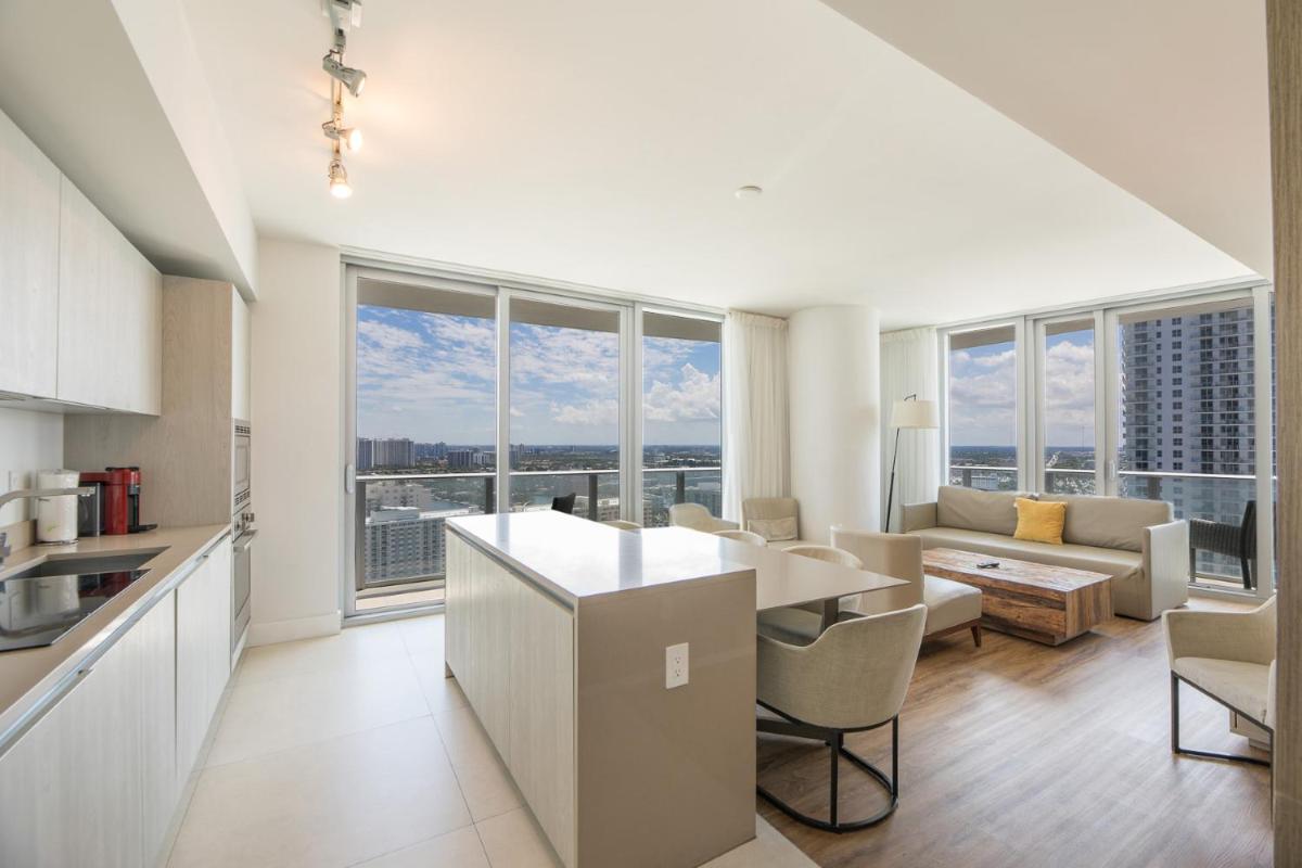 Апартаменты Hyde Beach Oceanview Suites