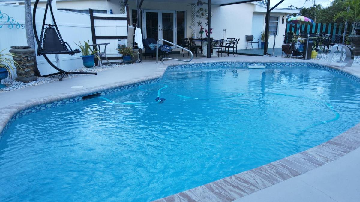 Апартаменты JUNGLE TO BEACH 4 R 3 BR Family and Pet Heated pool
