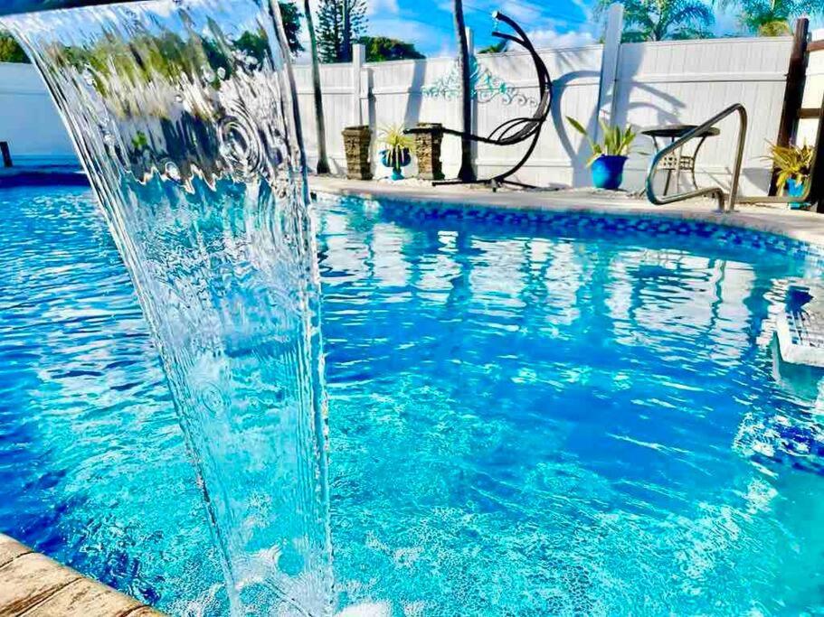 Апартаменты JUNGLE TO BEACH 4 R 3 BR Family and Pet Heated pool