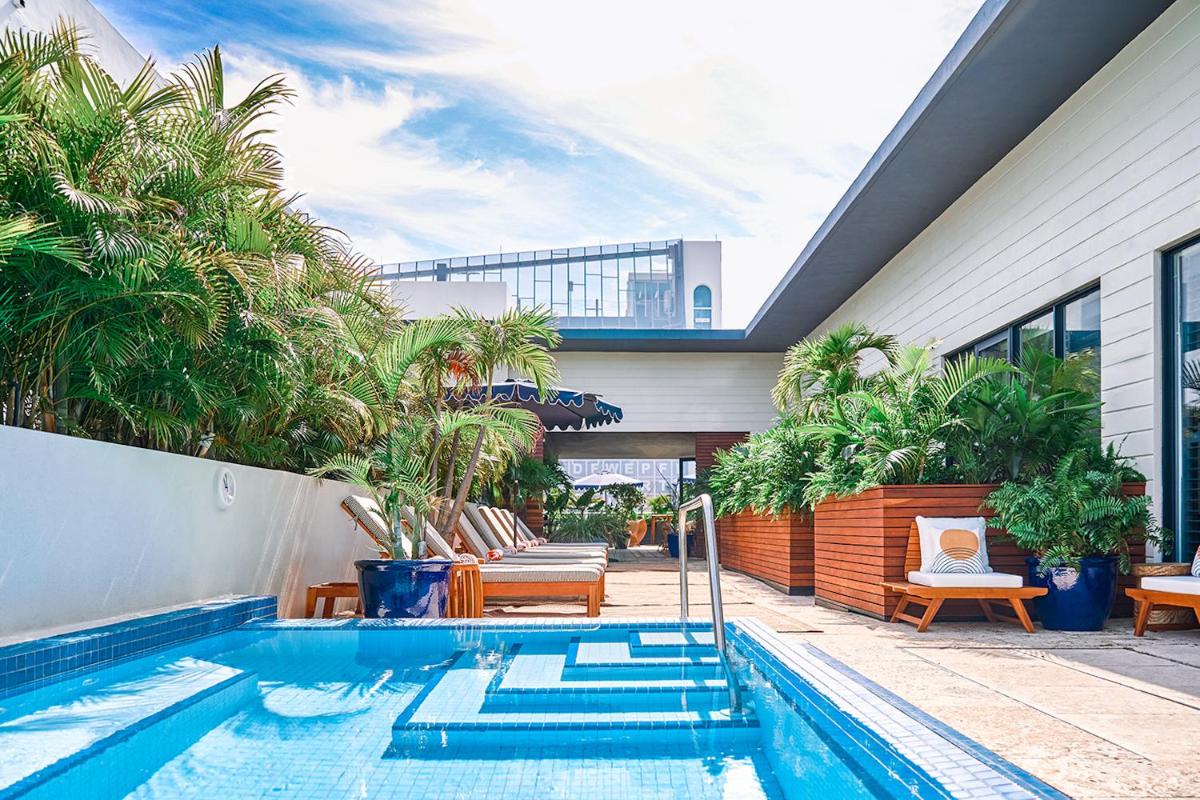 Отель KAYAK Miami Beach